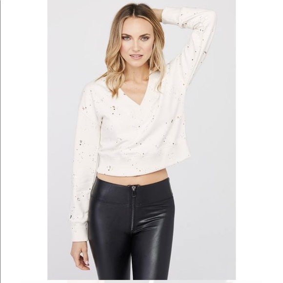 David Lerner Mia Speckled V-Neck Cropped Pullover - Picture 4 of 12